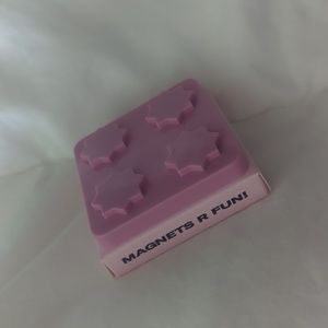 Two Youthforia Magnet Pans in Pink